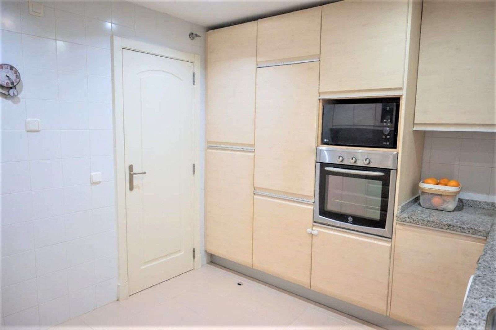 Piso de 2 Dormitorios y 2 Baños en venta en Calahonda, Mijas