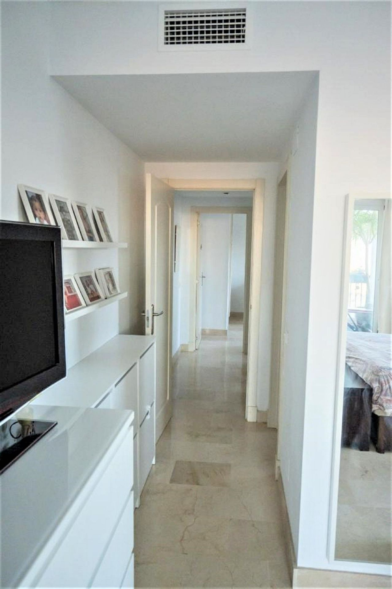 Piso de 2 Dormitorios y 2 Baños en venta en Calahonda, Mijas
