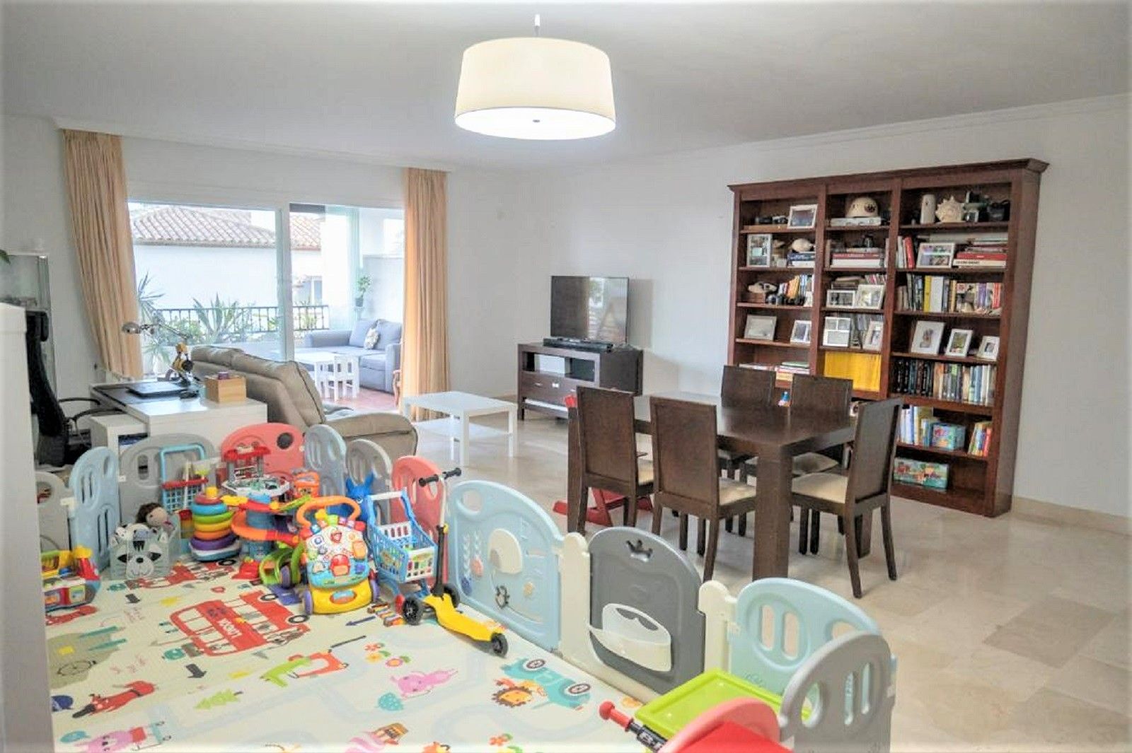 Piso de 2 Dormitorios y 2 Baños en venta en Calahonda, Mijas