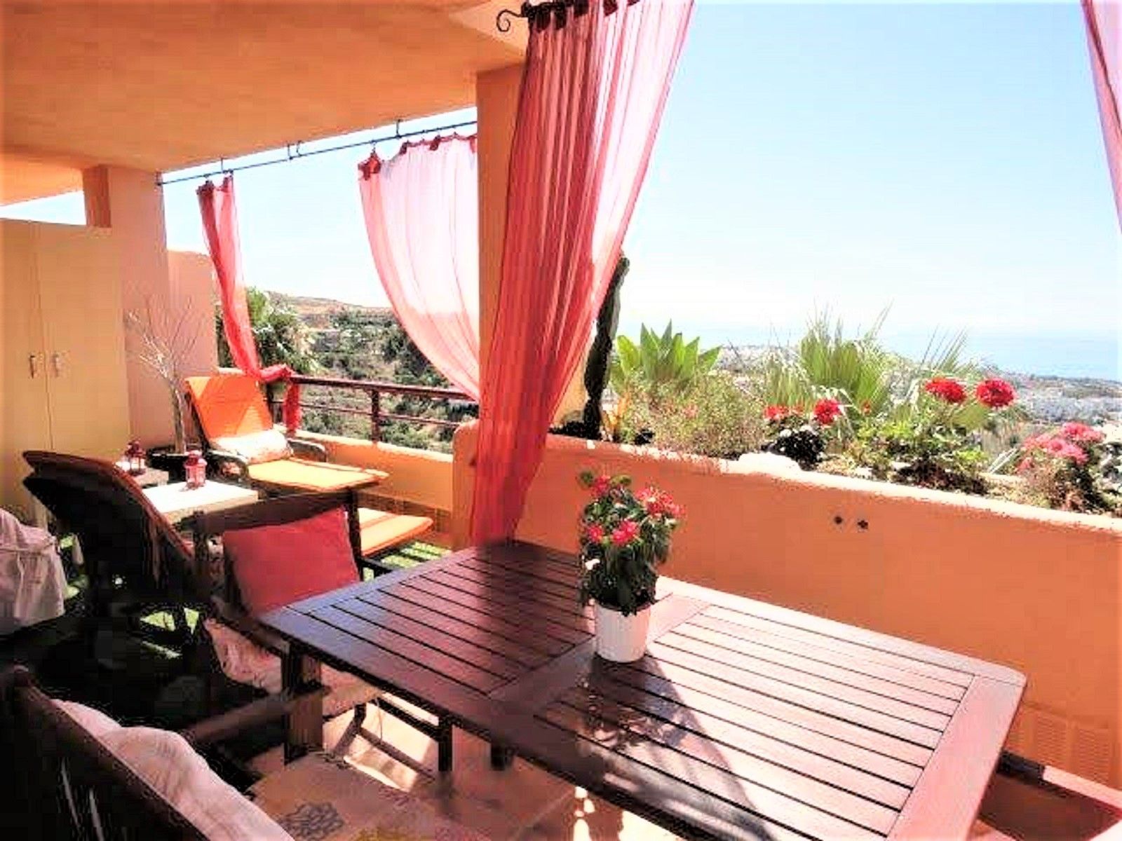 Piso de 2 Dormitorios en venta en Calahonda, Mijas