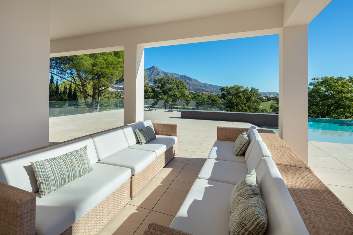 6 спални, 5 бани - Вила за продажба в Nueva Andalucia, Marbella