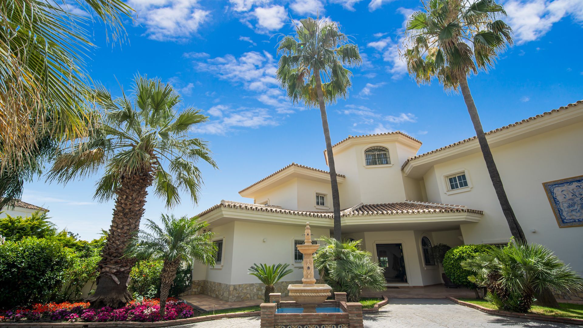 Casa de 6 Dormitorios en venta en Estepona