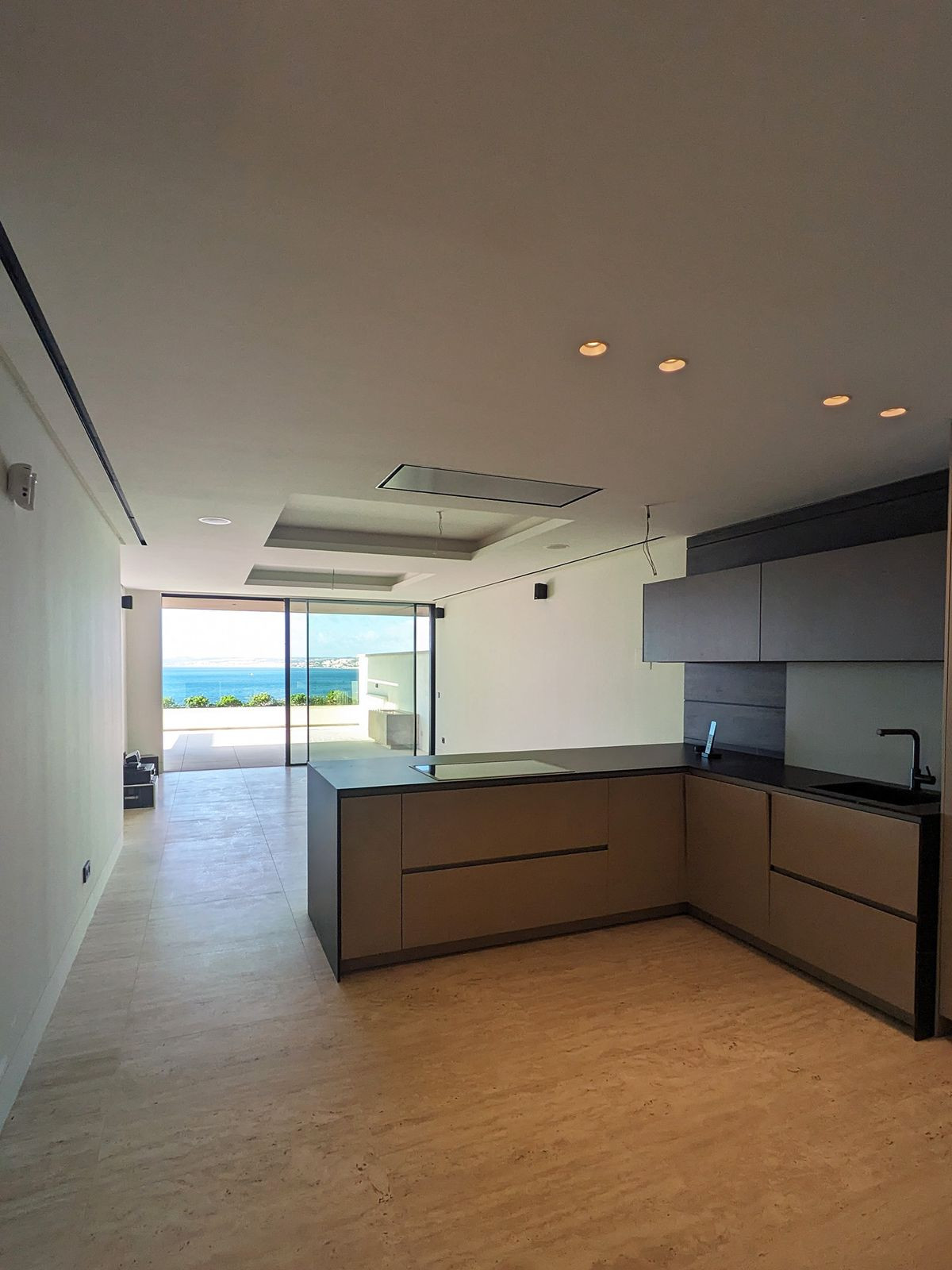Piso de 2 Dormitorios y 3 Baños en venta en La Alqueria, Estepona