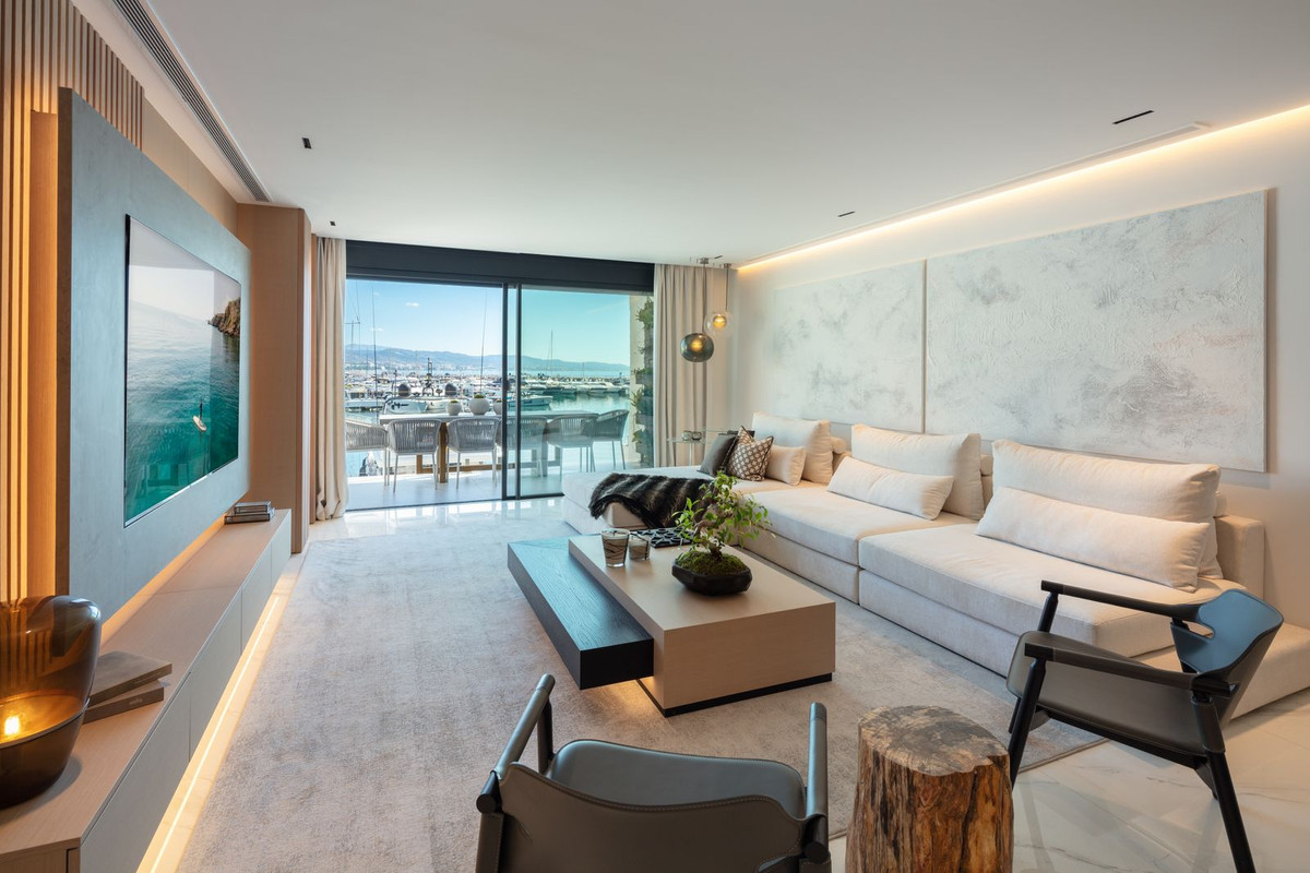 Piso de 3 Dormitorios en venta en Puerto Banús, Marbella