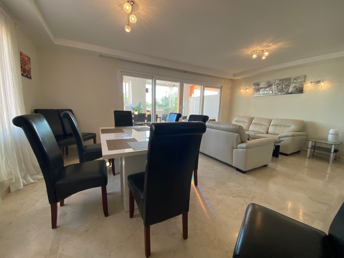 Casa Adosada de 5 Dormitorios en alquiler vacacional en Cabopino, Marbella