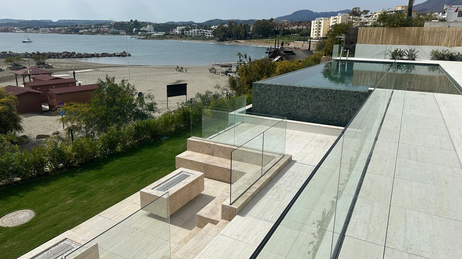 Piso de 2 Dormitorios y 2 Baños en alquiler vacacional en La Alqueria, Estepona