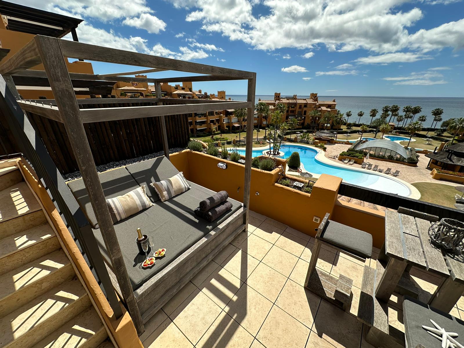 4 кровать 4 ванна Пентхаус курортная аренда в La Alqueria, Estepona