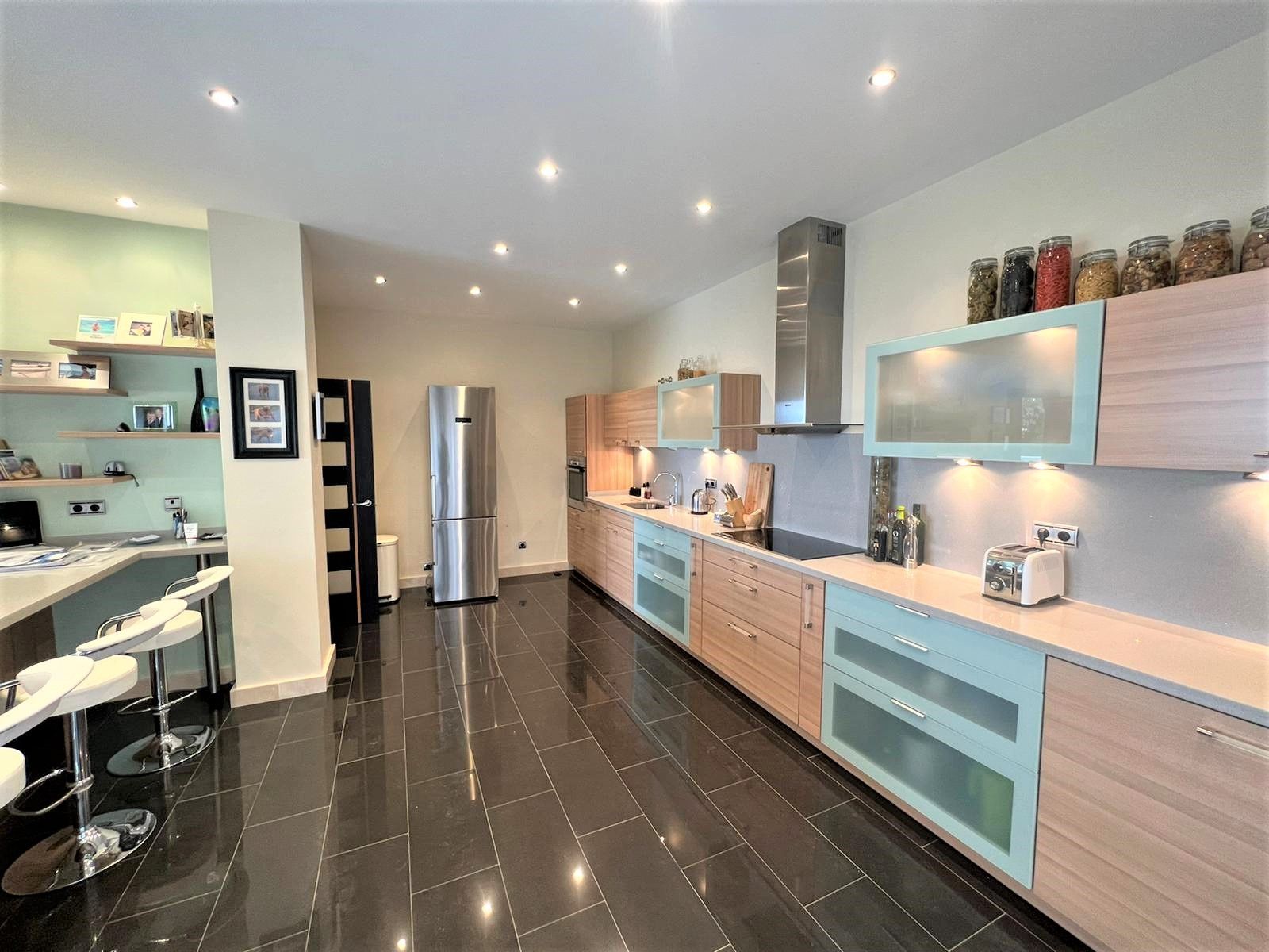 Casa de 6 Dormitorios en venta en Mijas
