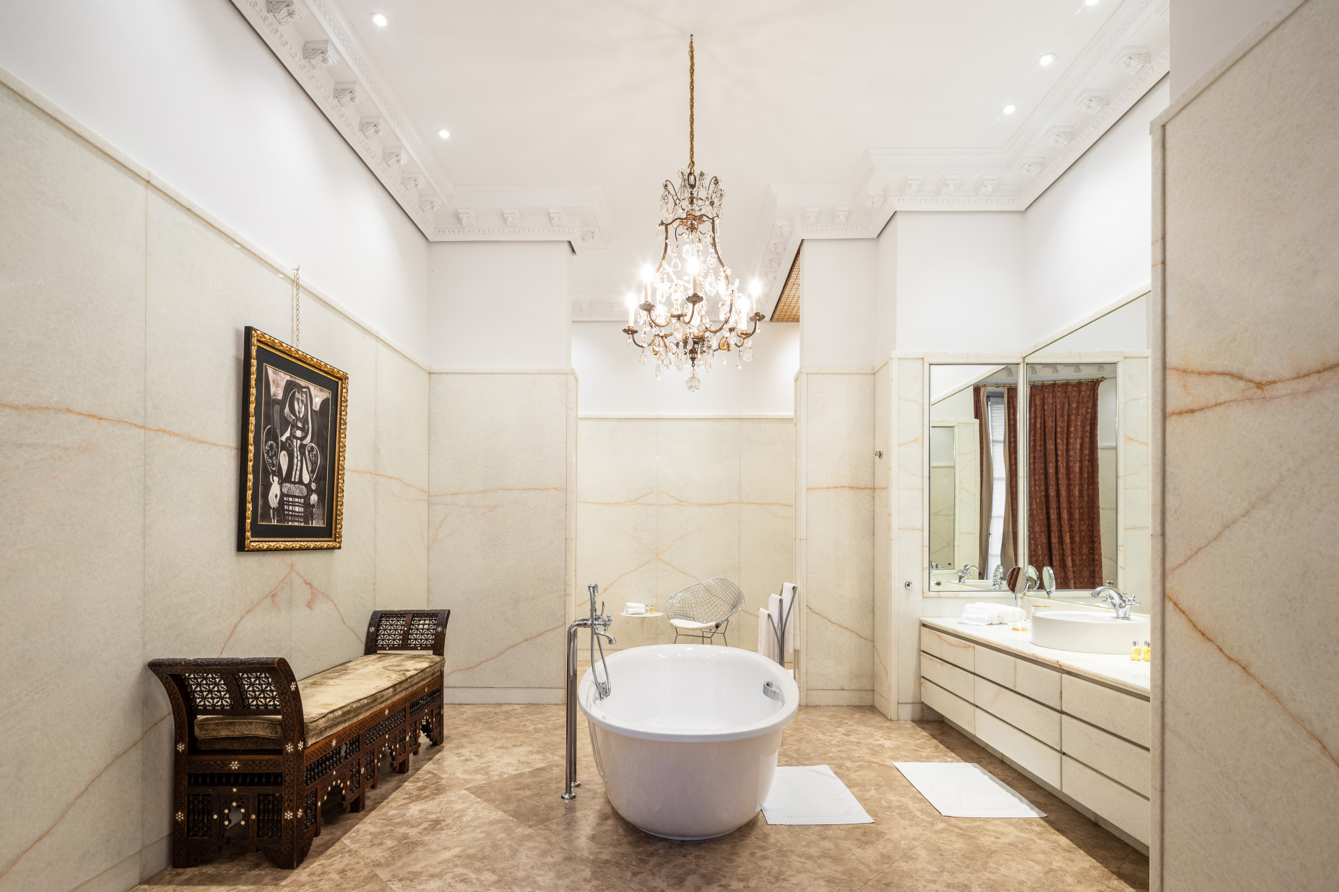 Casa de 5 Dormitorios en alquiler vacacional en Milla de Oro, Marbella