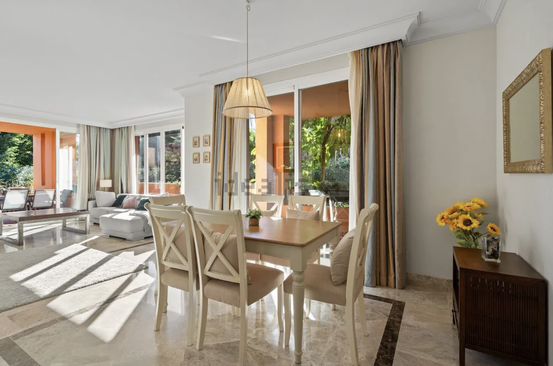 Piso de 3 Dormitorios en venta en Nueva Andalucía, Marbella