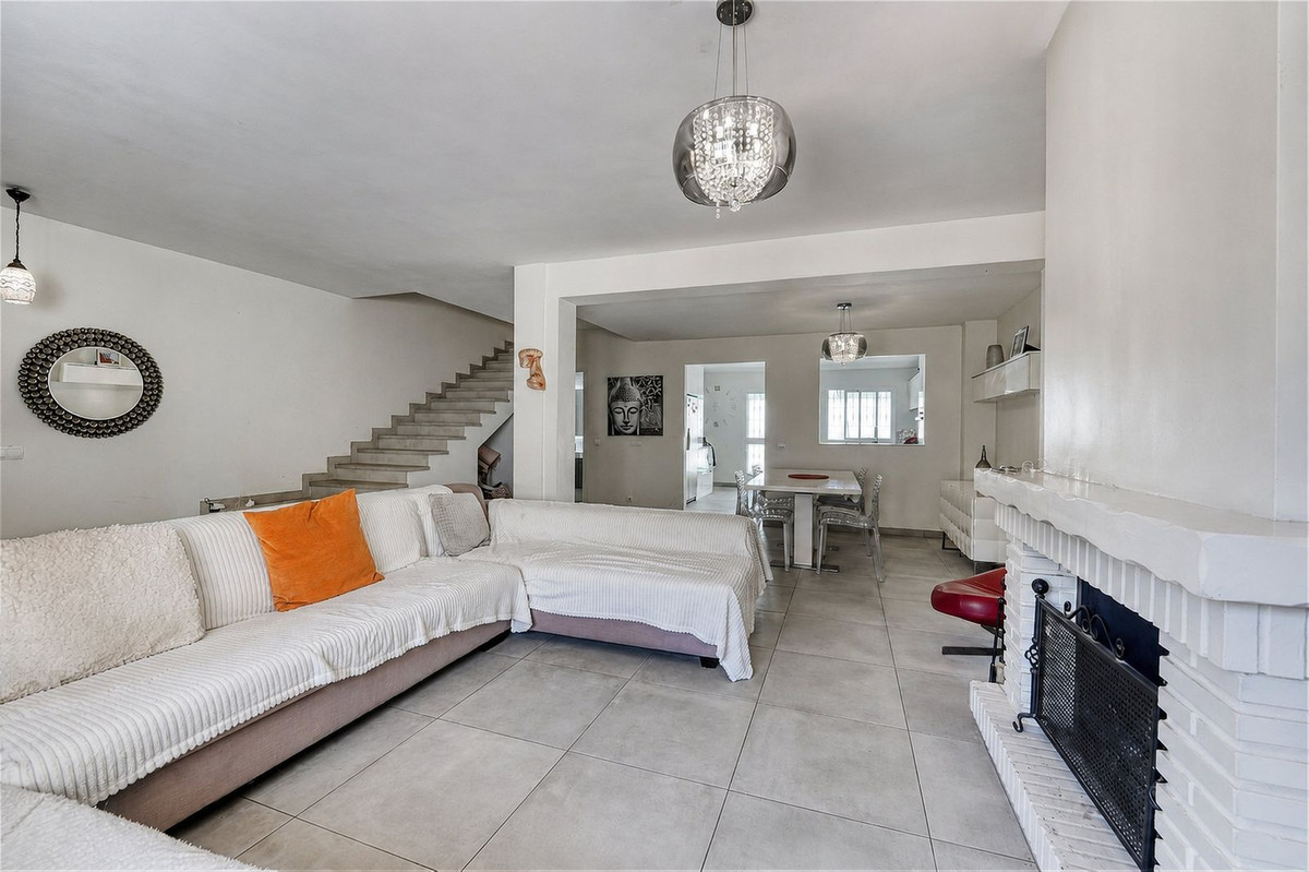Casa Adosada de 3 Dormitorios y 2 Baños en venta en Casares