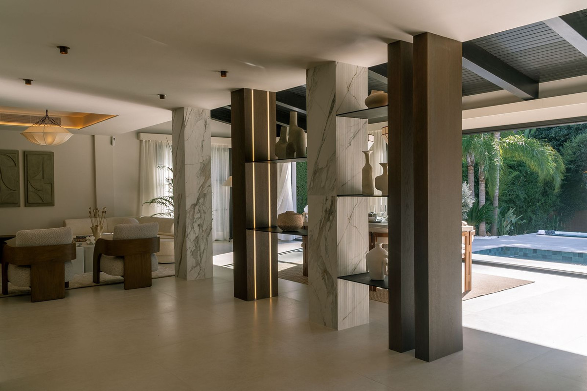 Casa de 5 Dormitorios en venta en Nueva Andalucía, Marbella