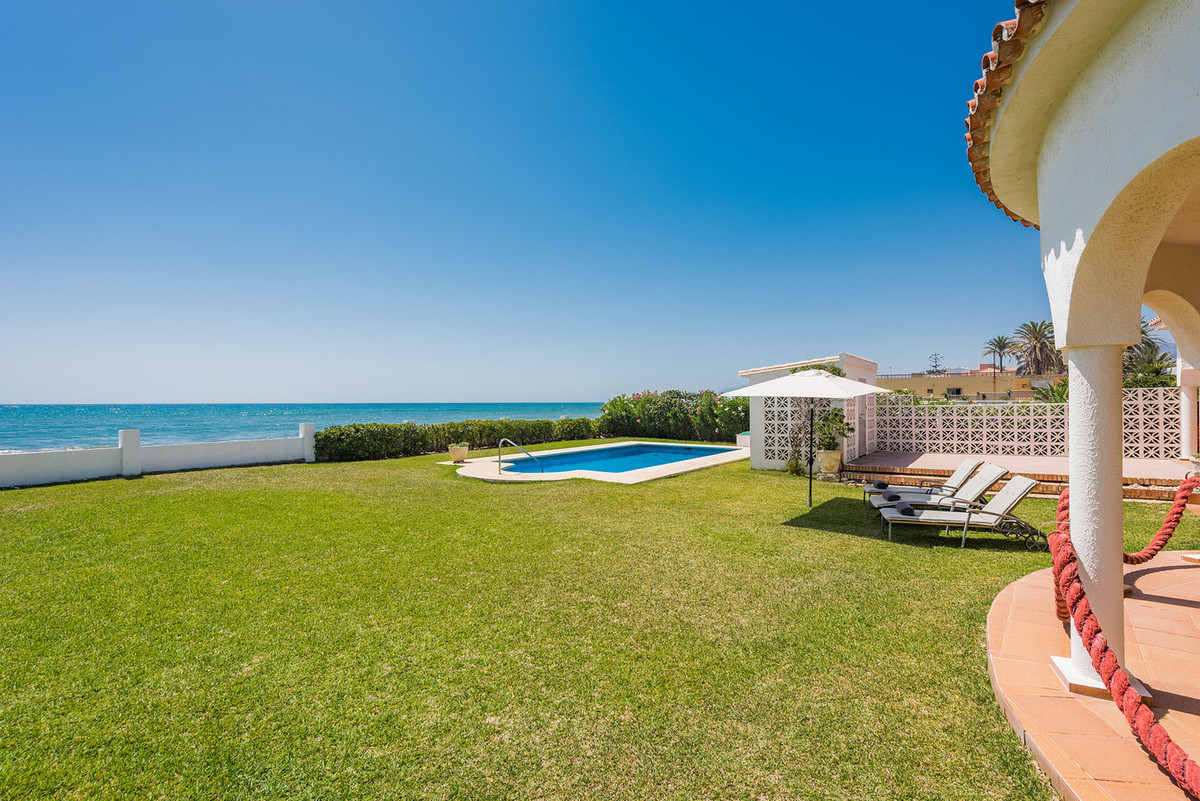 Casa de 3 Dormitorios en alquiler vacacional en Marbesa, Marbella