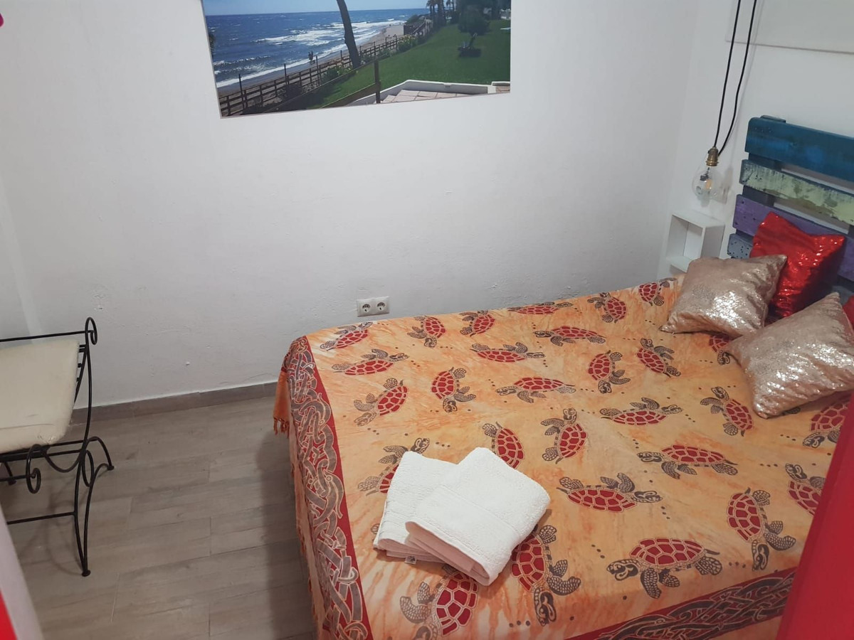 Piso de 2 Dormitorios y 1 Baño en venta en Calahonda
