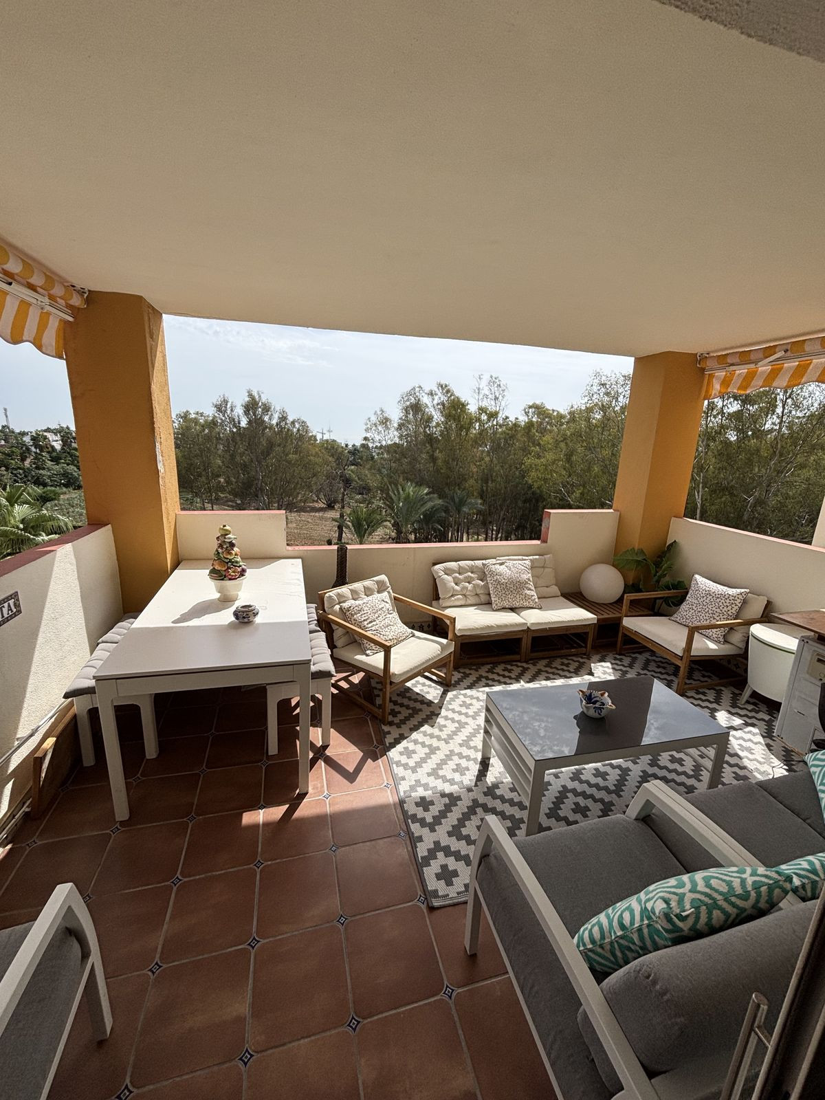 3 спални - Апартамент под наем в Atalaya, Estepona