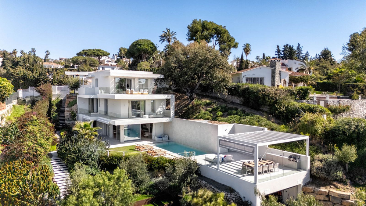 5 Bed - Villa for Sale in Elviria, Marbella