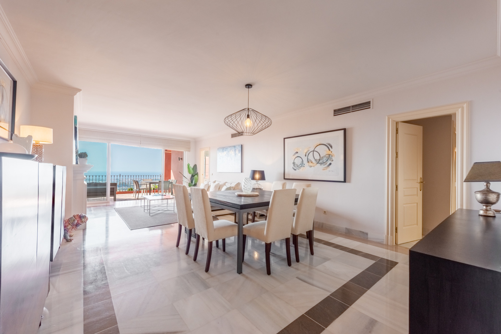 Piso de 2 Dormitorios y 2 Baños en venta en Monte Halcones, Benahavís