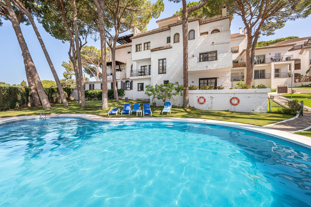 Piso de 2 Dormitorios en venta en Nueva Andalucía, Marbella