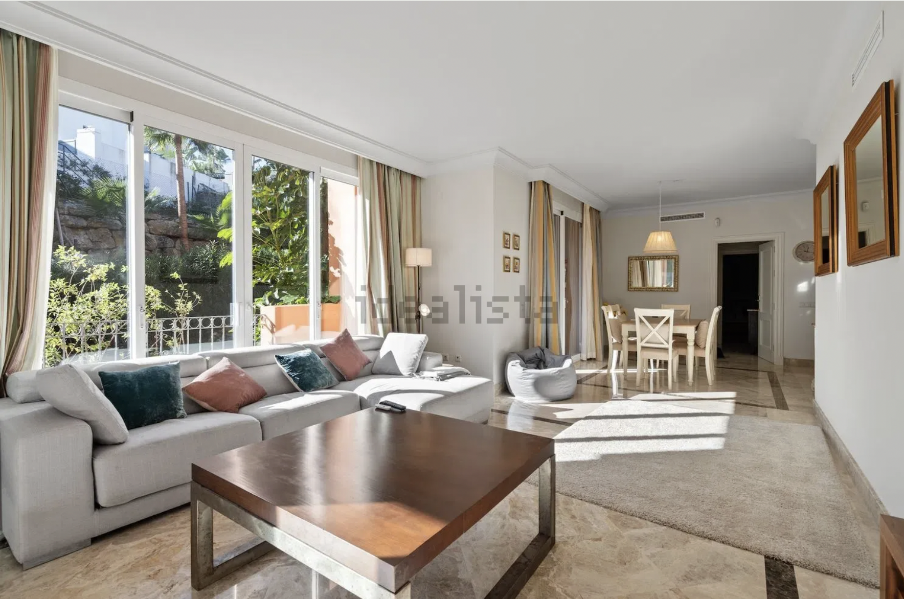 Piso de 3 Dormitorios en venta en Nueva Andalucía, Marbella