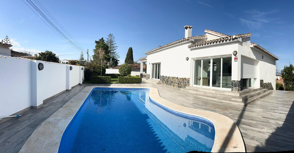 4 Bed, 3 Bath - Villa for Sale in Alhaurin de la Torre
