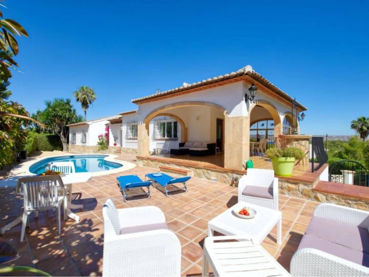 Casa Adosada de 5 Dormitorios y 3 Baños en alquiler vacacional en Xàbia