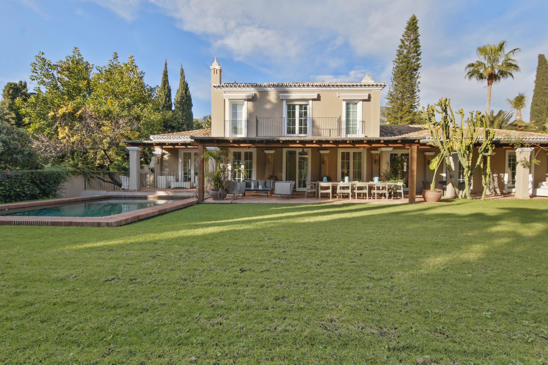 Casa de 4 Dormitorios en venta en Nagüeles, Marbella
