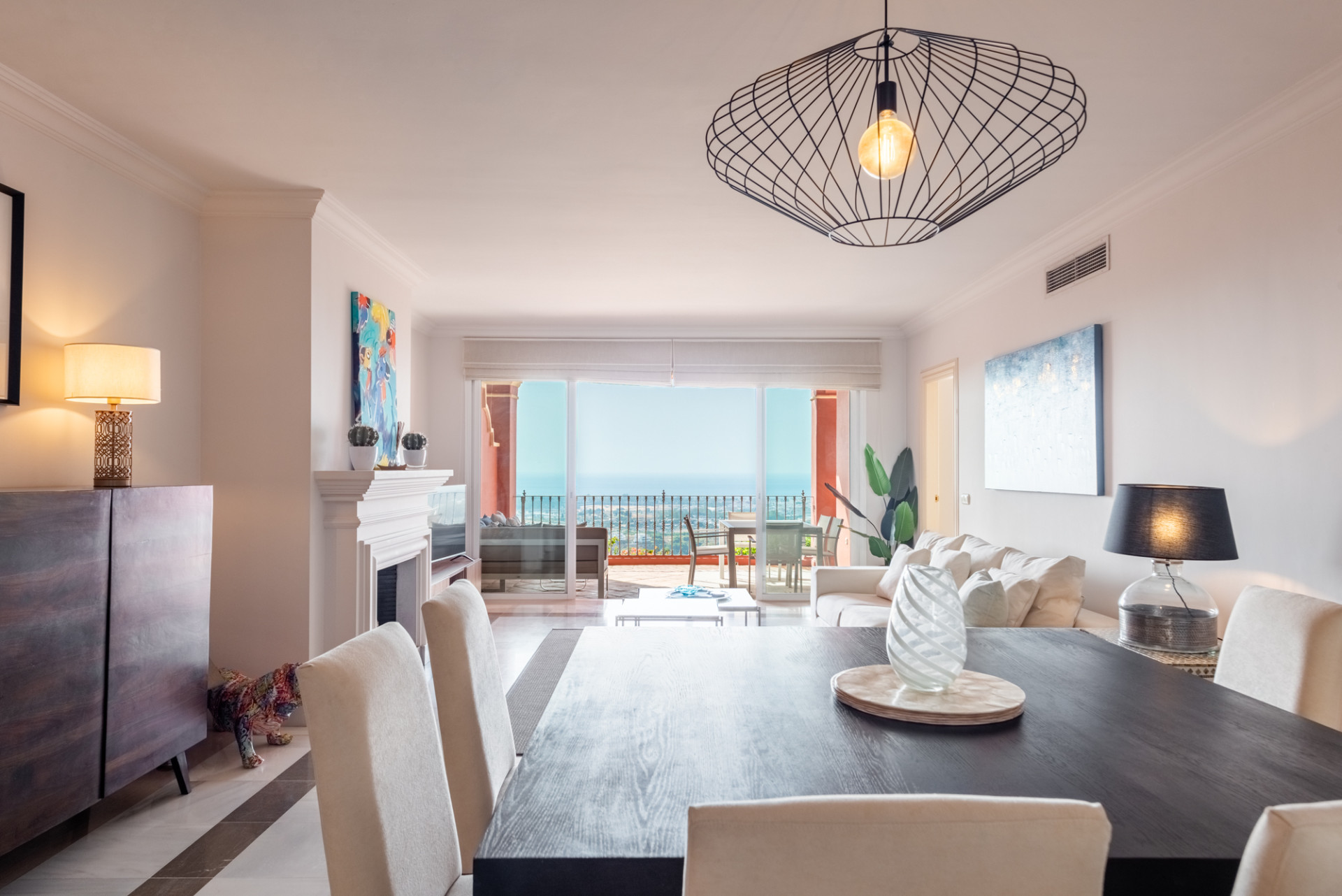 Piso de 2 Dormitorios y 2 Baños en venta en Monte Halcones, Benahavís