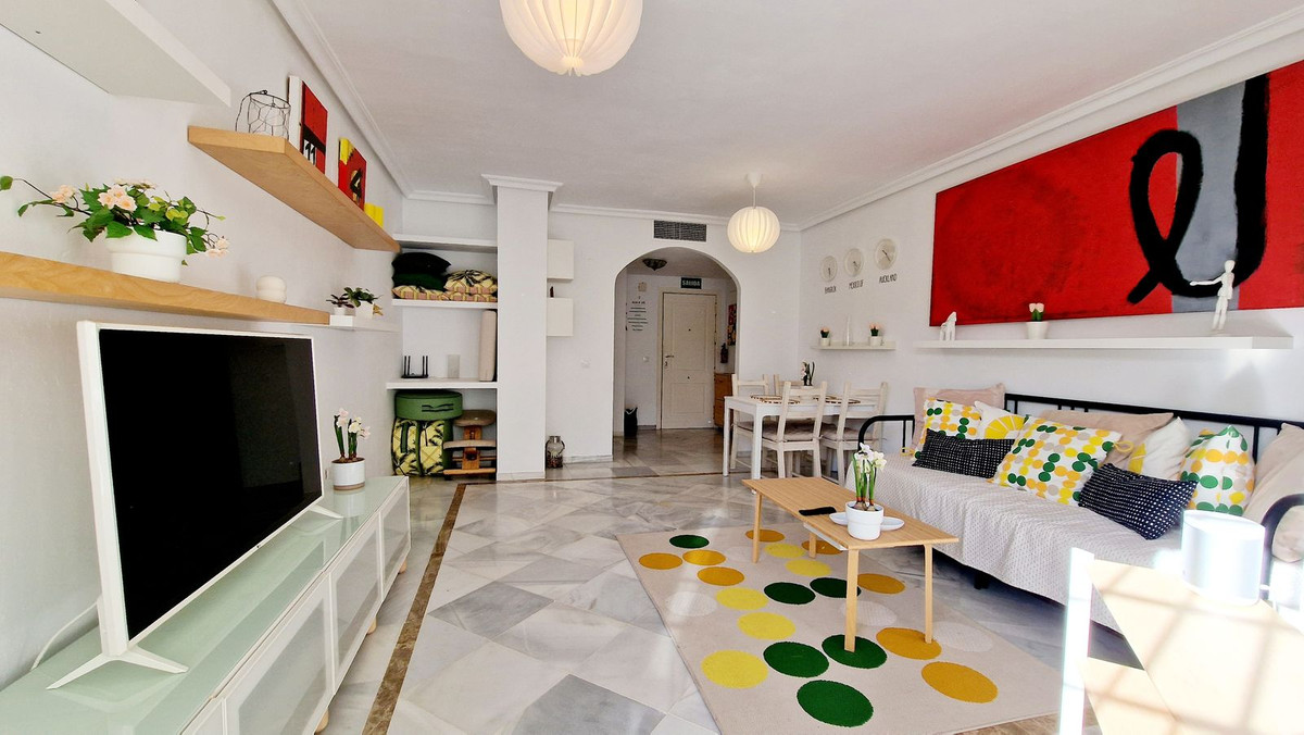 Piso de 1 Dormitorio y 1 Baño en venta en Nueva Andalucía, Marbella