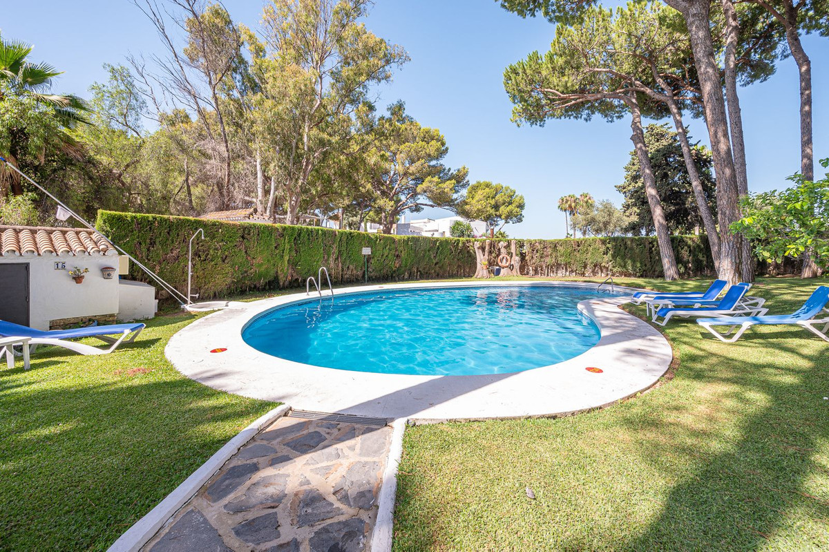 Piso de 2 Dormitorios en venta en Nueva Andalucía, Marbella