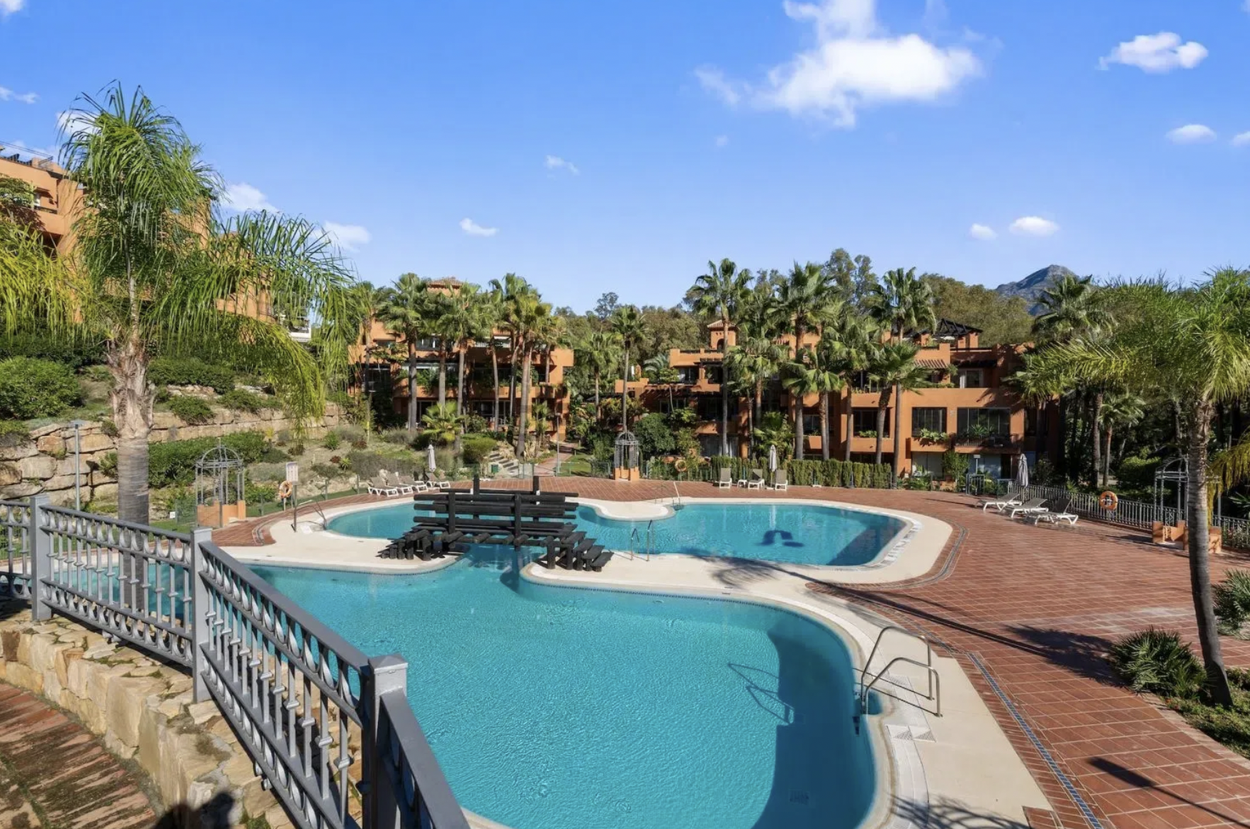 Piso de 3 Dormitorios en venta en Nueva Andalucía, Marbella