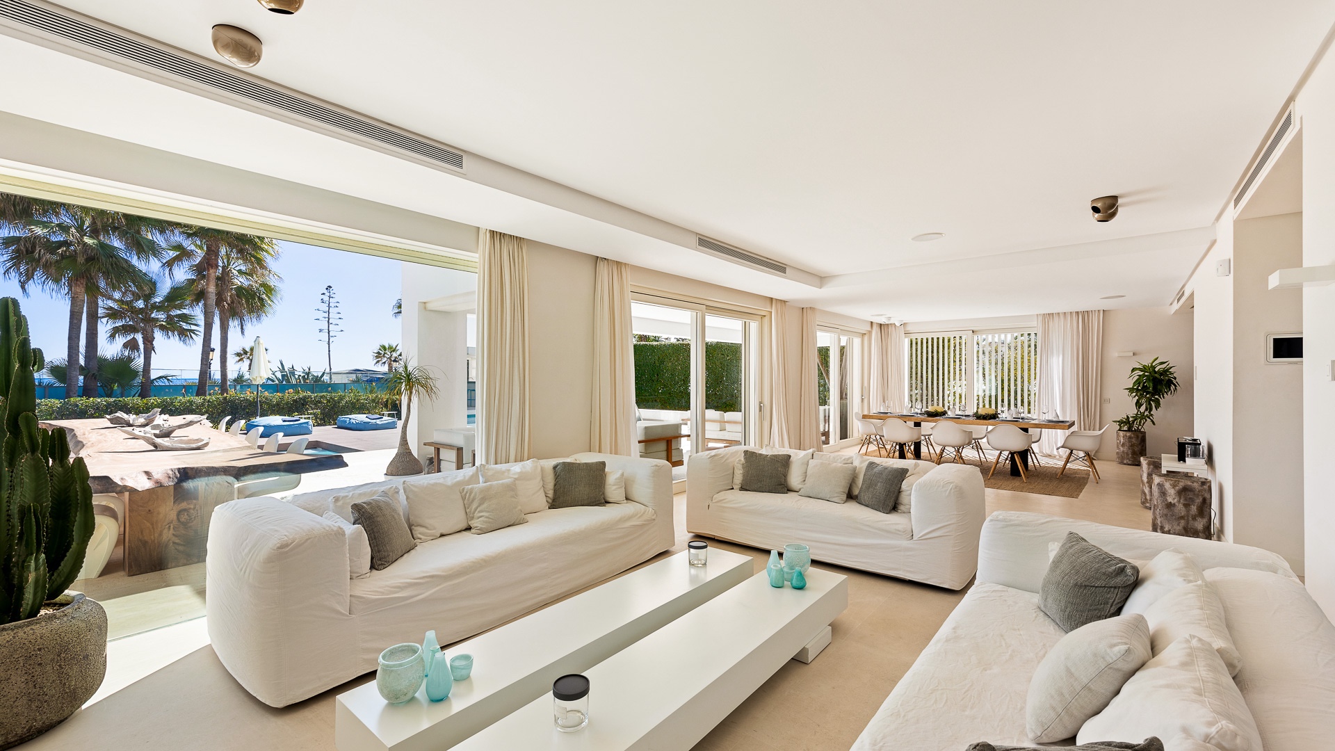 Casa de 6 Dormitorios y 8 Baños en alquiler en Milla de Oro, Marbella