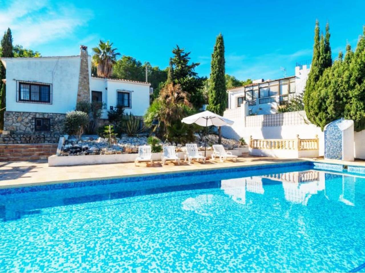 Casa Adosada de 3 Dormitorios y 2 Baños en alquiler vacacional en Moraira