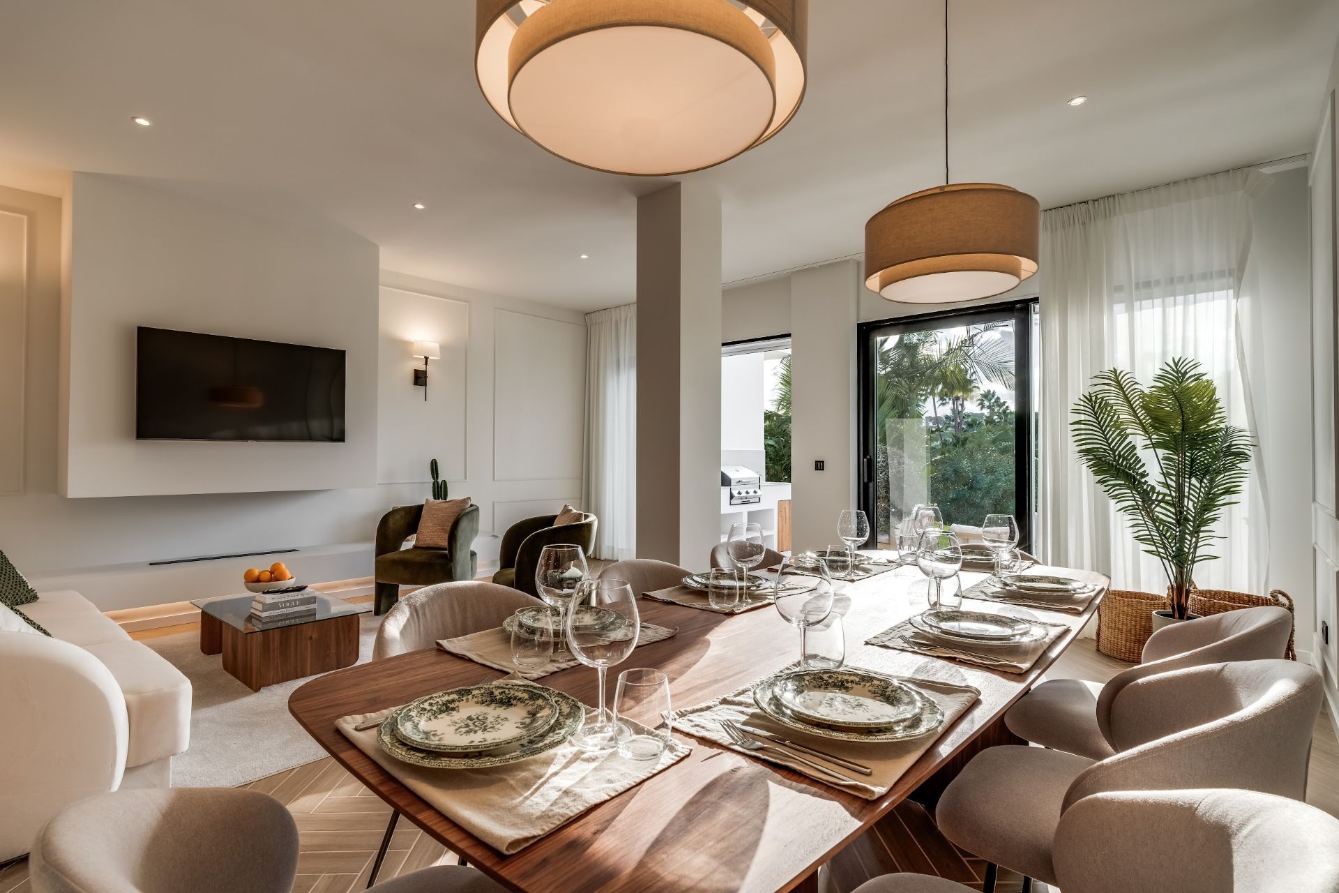 Casa Adosada de 4 Dormitorios y 3 Baños en venta en Nueva Andalucía, Marbella