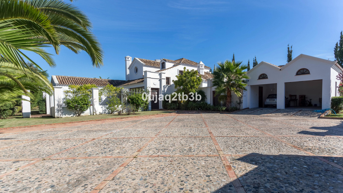 Casa de 6 Dormitorios en venta en Guadalmina Baja, San Pedro de Alcántara