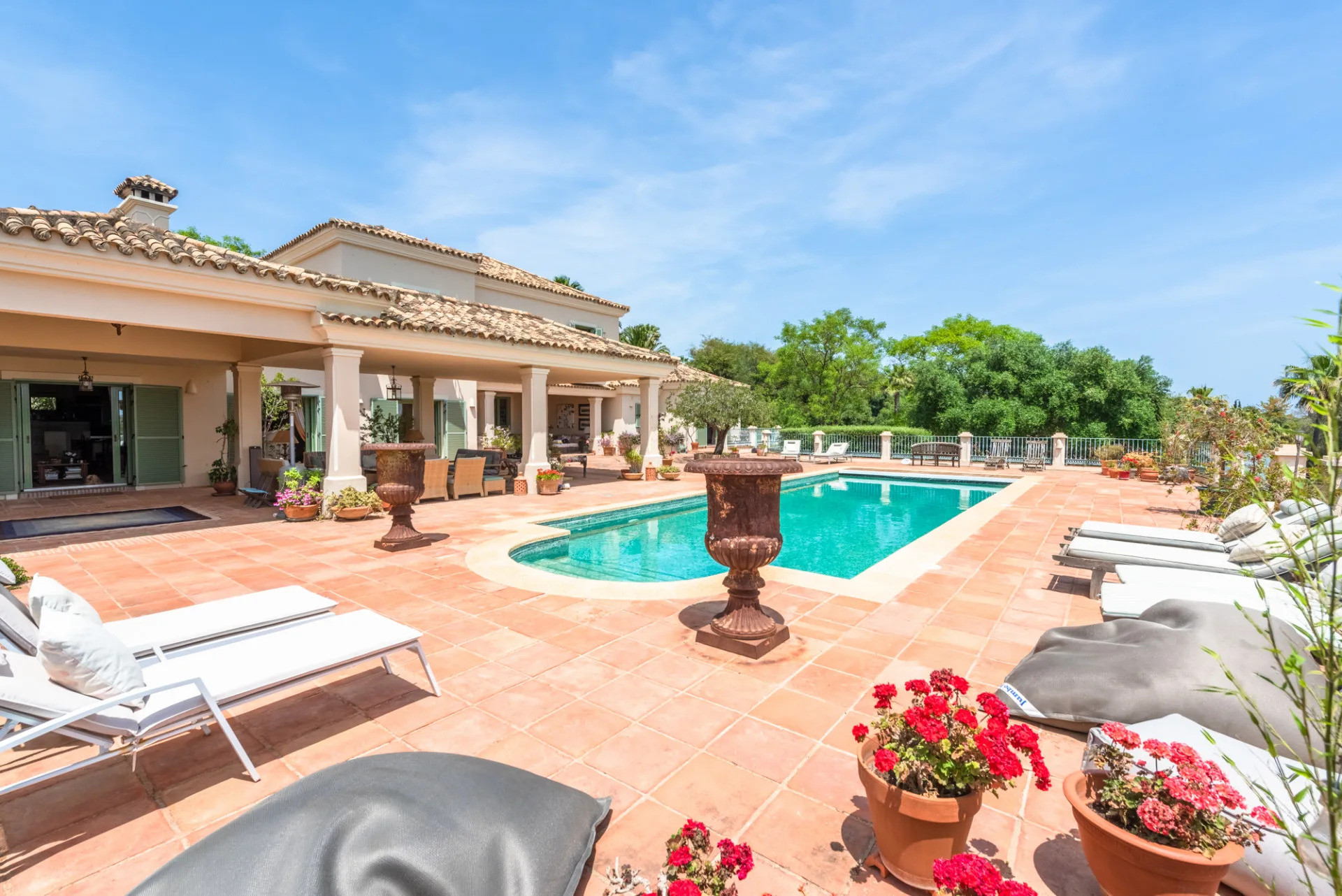 Casa de 9 Dormitorios y 11 Baños en venta en Sotogrande