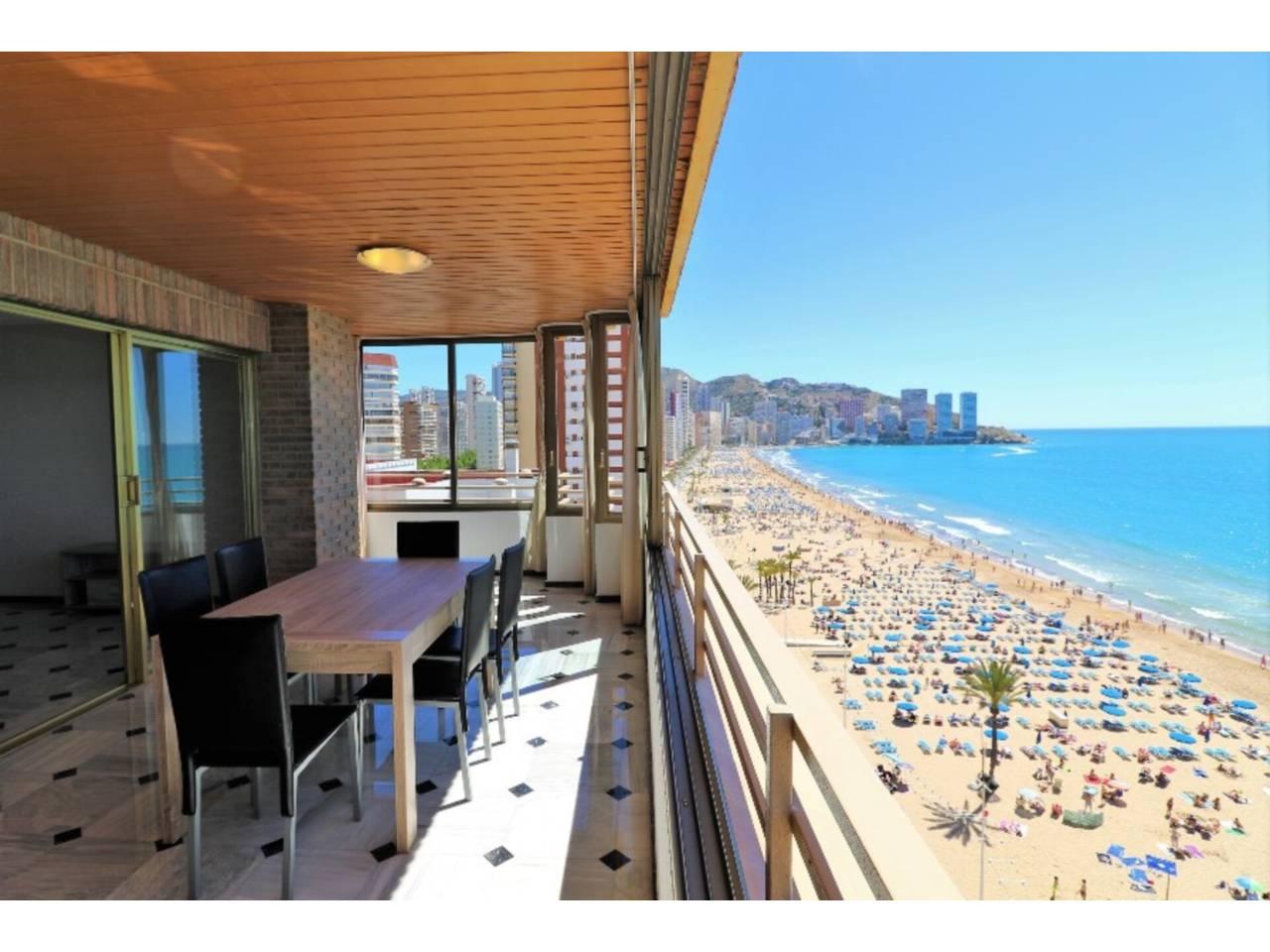 Piso de 4 Dormitorios en alquiler vacacional en Benidorm Centro Urbano