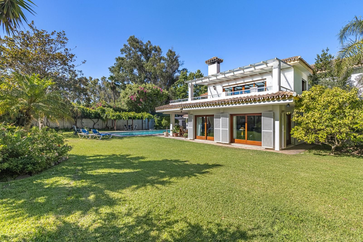5 кровать Вилла для продажи в New Golden Mile, Estepona