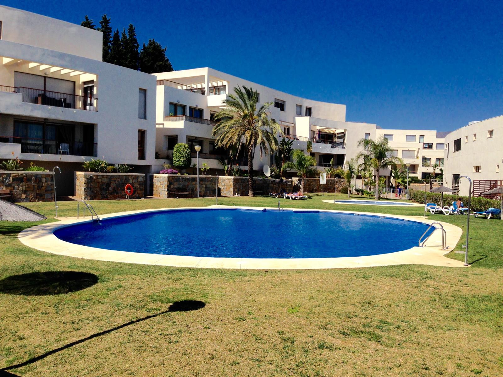 Piso de 3 Dormitorios en venta en Los Monteros, Marbella