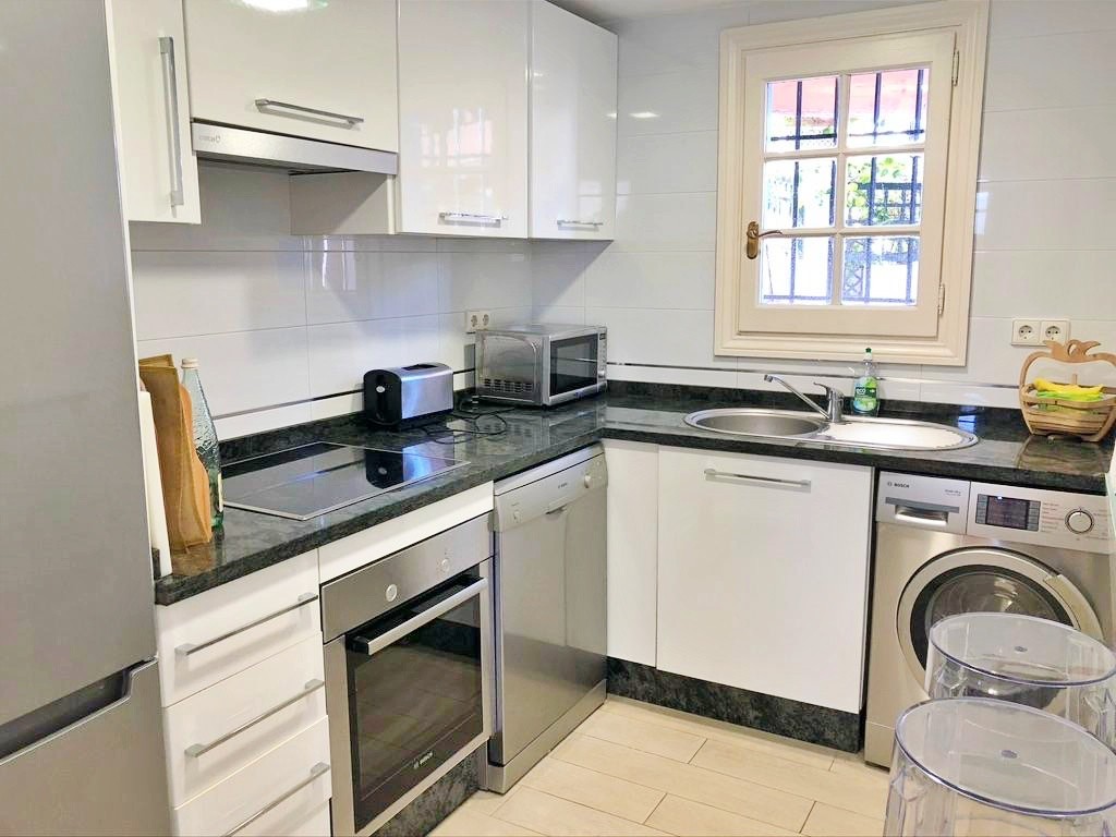 Casa Adosada de 3 Dormitorios en venta en Marbella