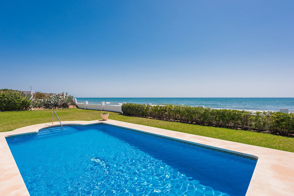 Casa de 3 Dormitorios en alquiler vacacional en Marbesa, Marbella