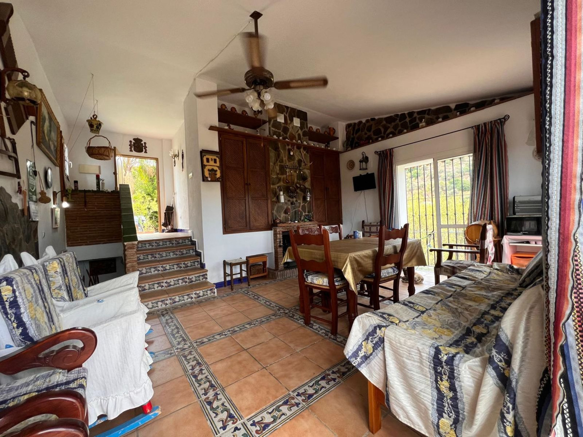 Finca de 4 Dormitorios y 2 Baños en venta en Monda