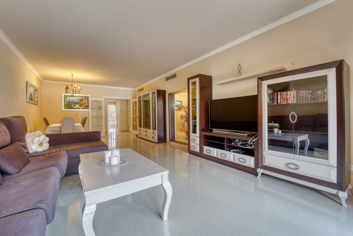 Piso de 2 Dormitorios y 2 Baños en venta en Marbella