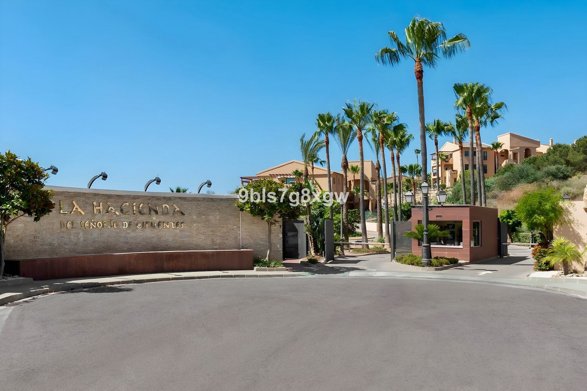 Piso de 3 Dormitorios y 2 Baños en venta en Benahavís