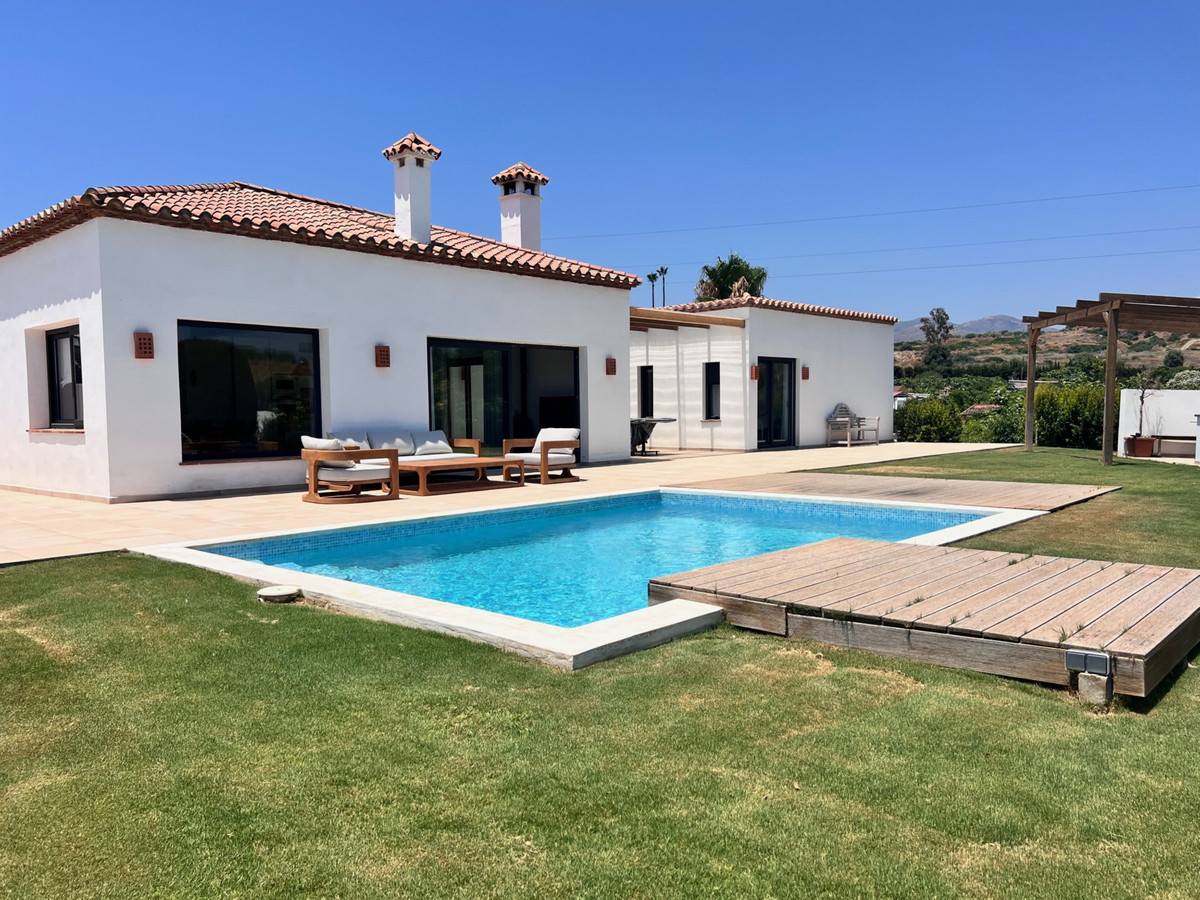 Nueva Milla de Oro, Estepona