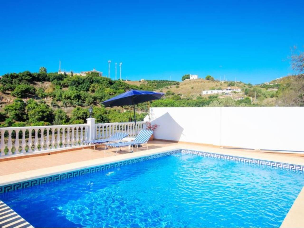 Casa Adosada de 2 Dormitorios y 2 Baños en alquiler vacacional en Torrox Costa