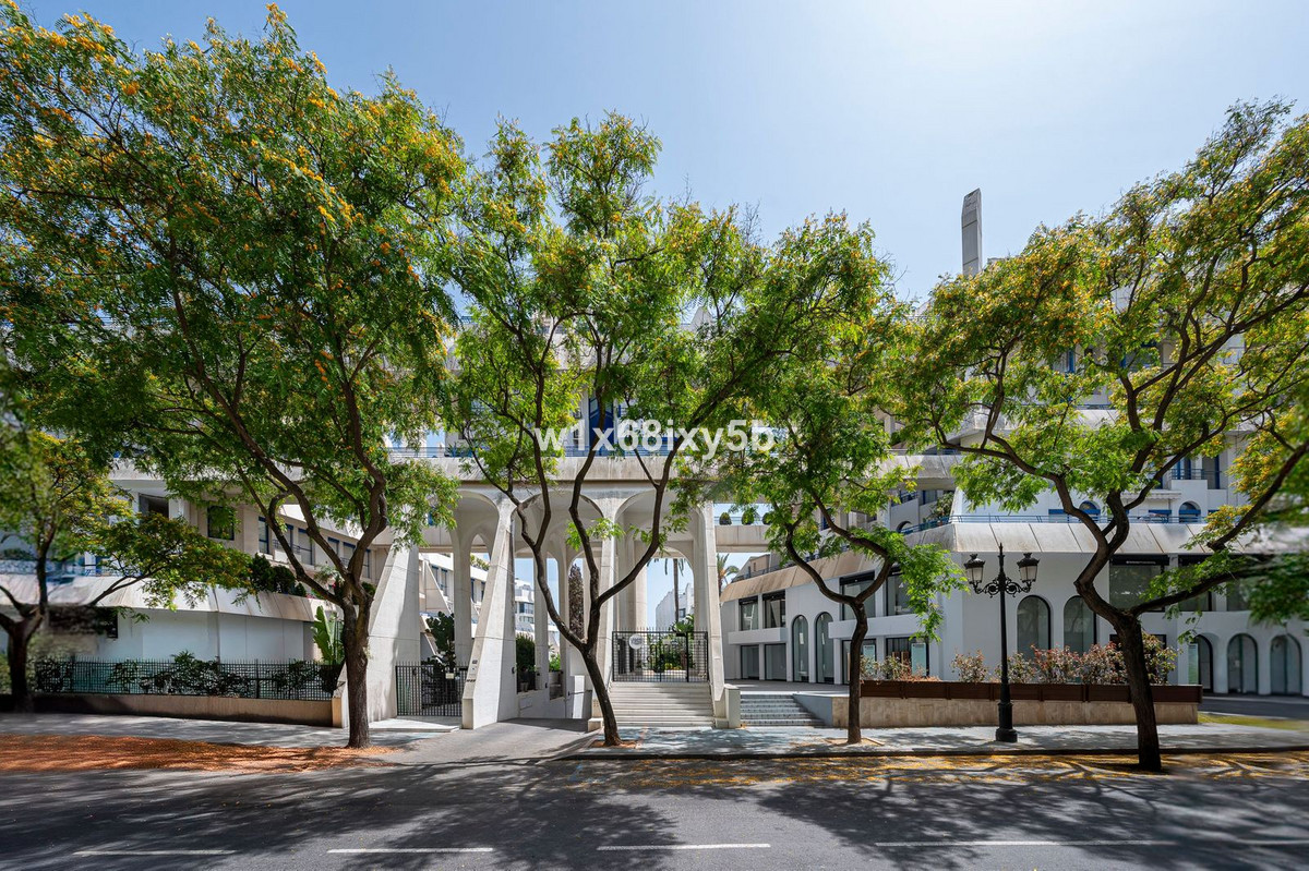 Piso de 2 Dormitorios y 3 Baños en venta en Marbella
