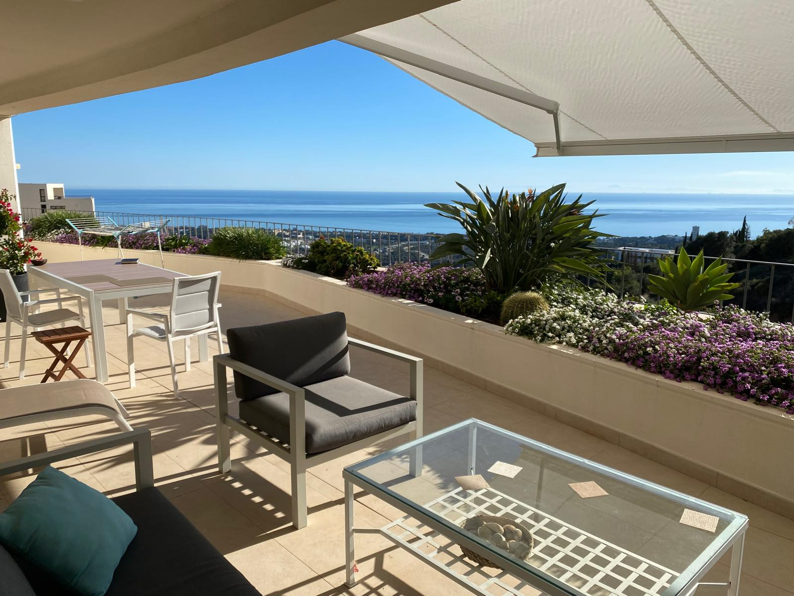Piso de 3 Dormitorios en venta en Los Monteros, Marbella