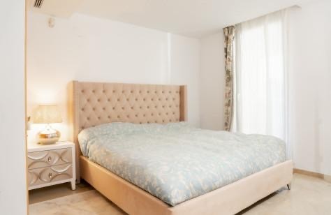 Piso de 2 Dormitorios en venta en Los Almendros, Benahavís