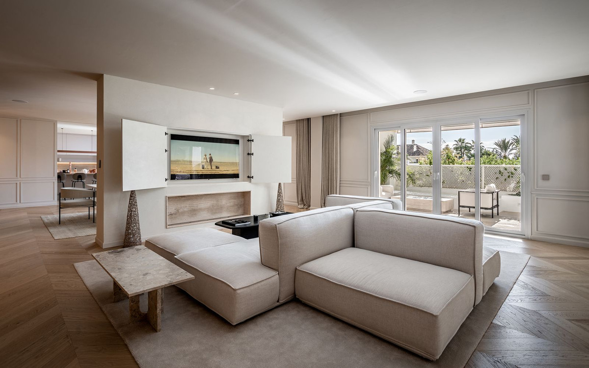 Piso de 4 Dormitorios en venta en Milla de Oro, Marbella