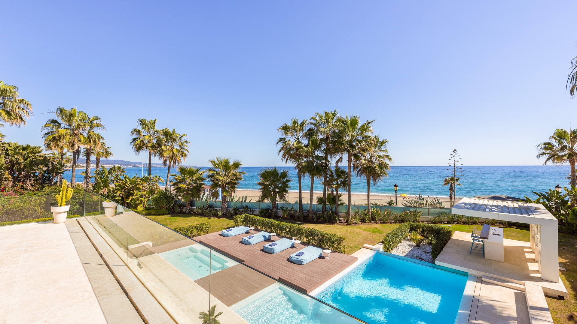 Casa de 6 Dormitorios y 8 Baños en alquiler en Milla de Oro, Marbella